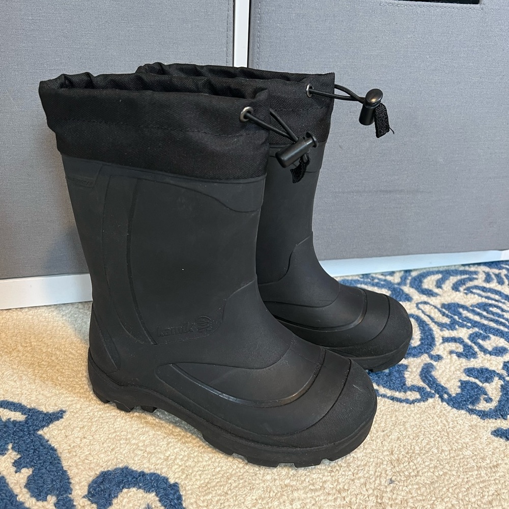 Kamik Snowbuster boots size 1